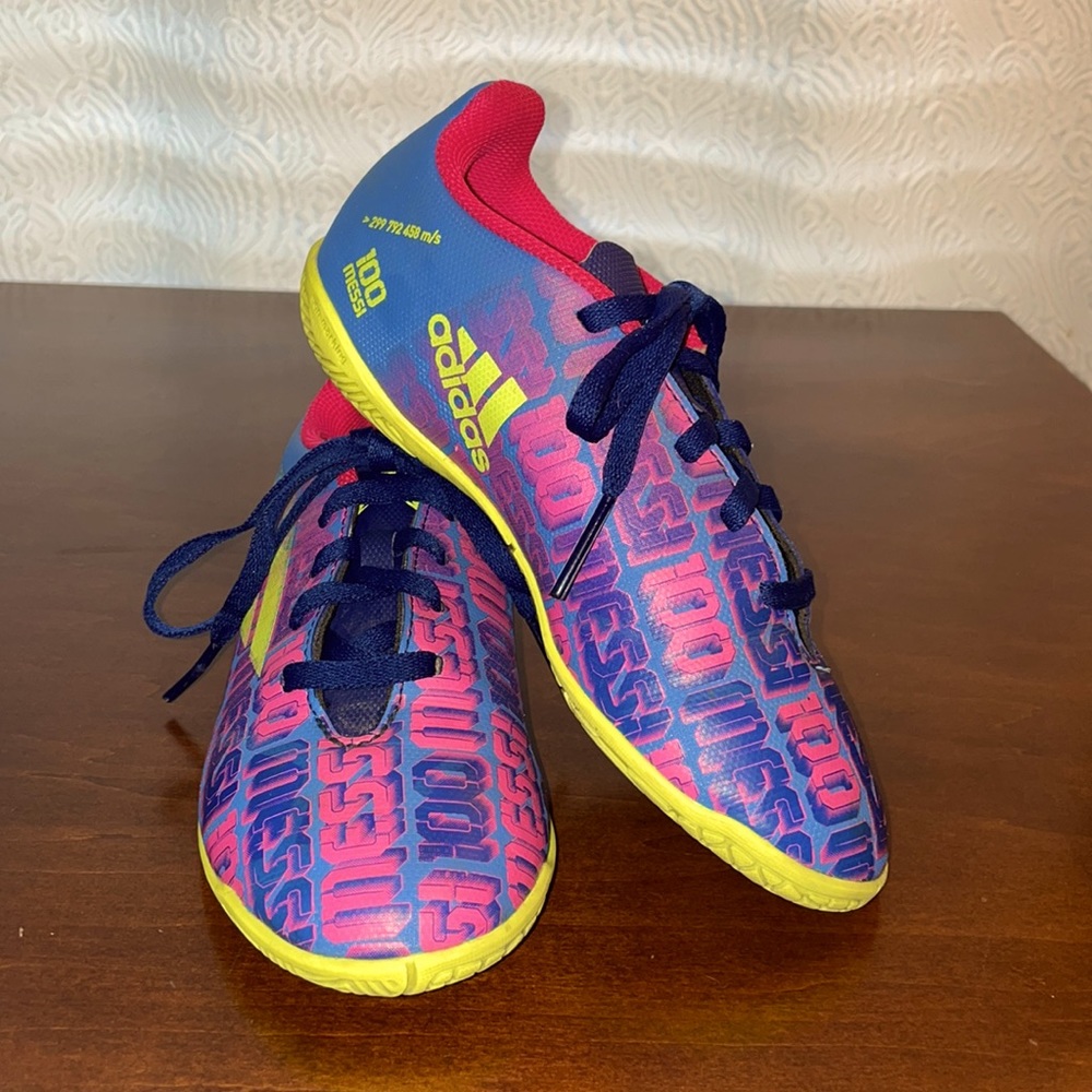 Girls Size 1 Adidas Indoor Soccer Shoes.